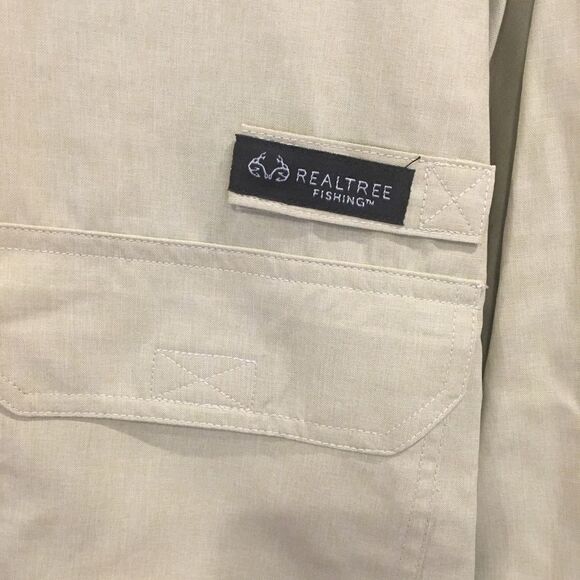 Realtree large button down fishing short sleeve tan shirt - Picture 3 of 4